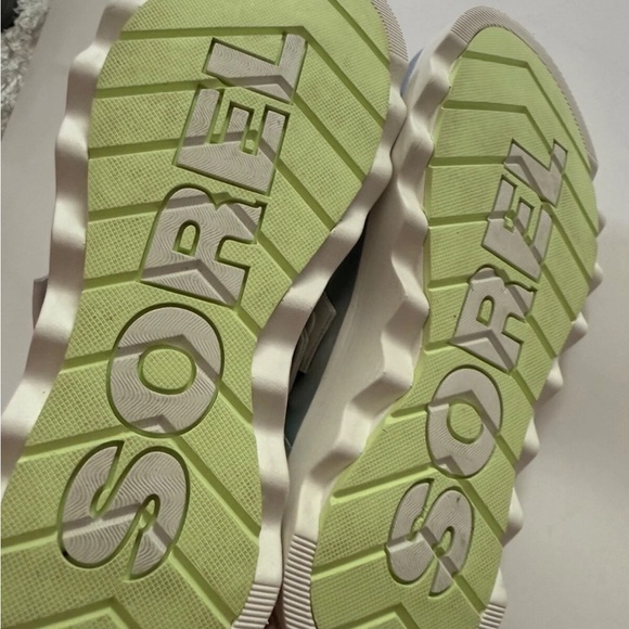 Sorel VIIBE™ Women's Clogs  sz 6 silver metallic chunky heel slip on casual NWT - Picture 3 of 10